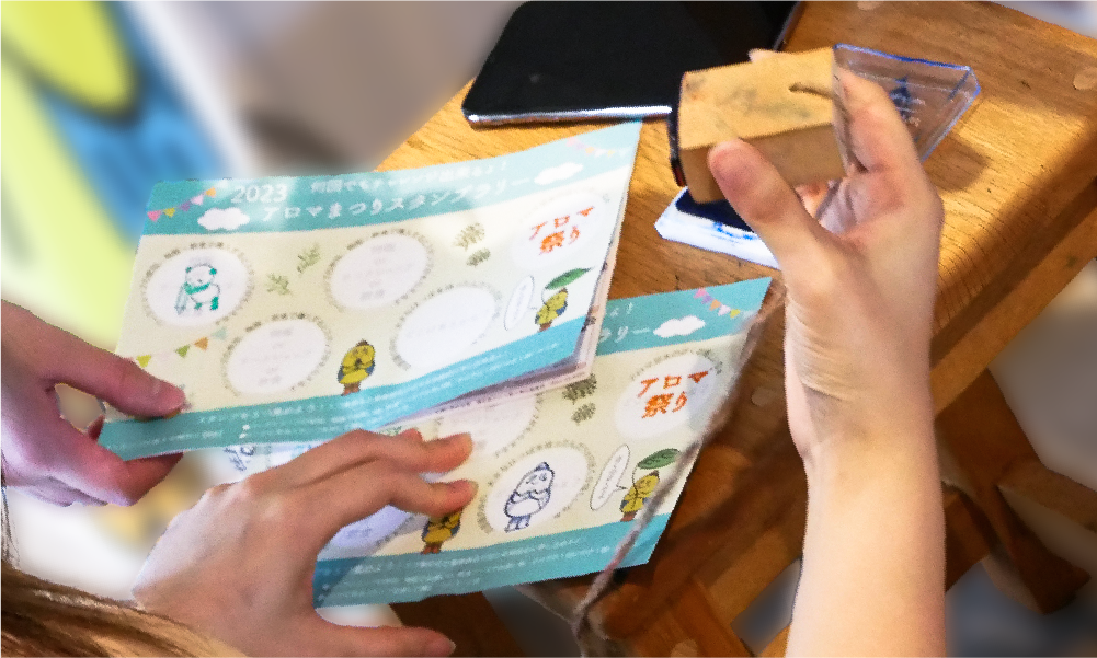 スタンプラリーの台紙とスタンプ
